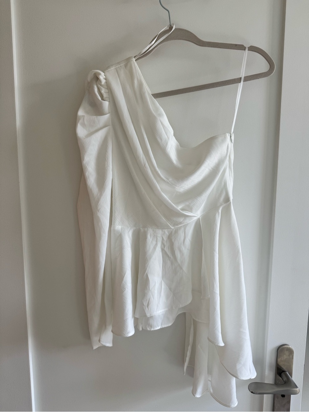vestique White One-Shoulder top